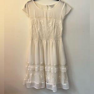 American Eagle white dress with lace bodies and skirt, barely worn